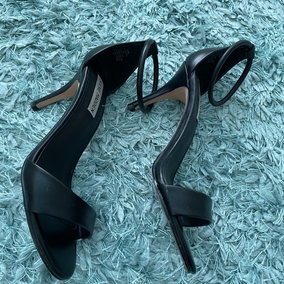 Steve Madden, black leather heel - Picture 3 of 3